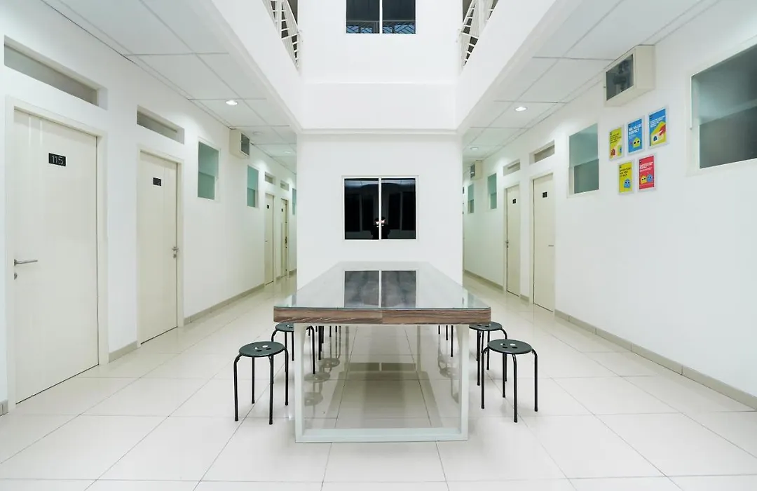 OYO Life 2462 Kost Surabaya-1